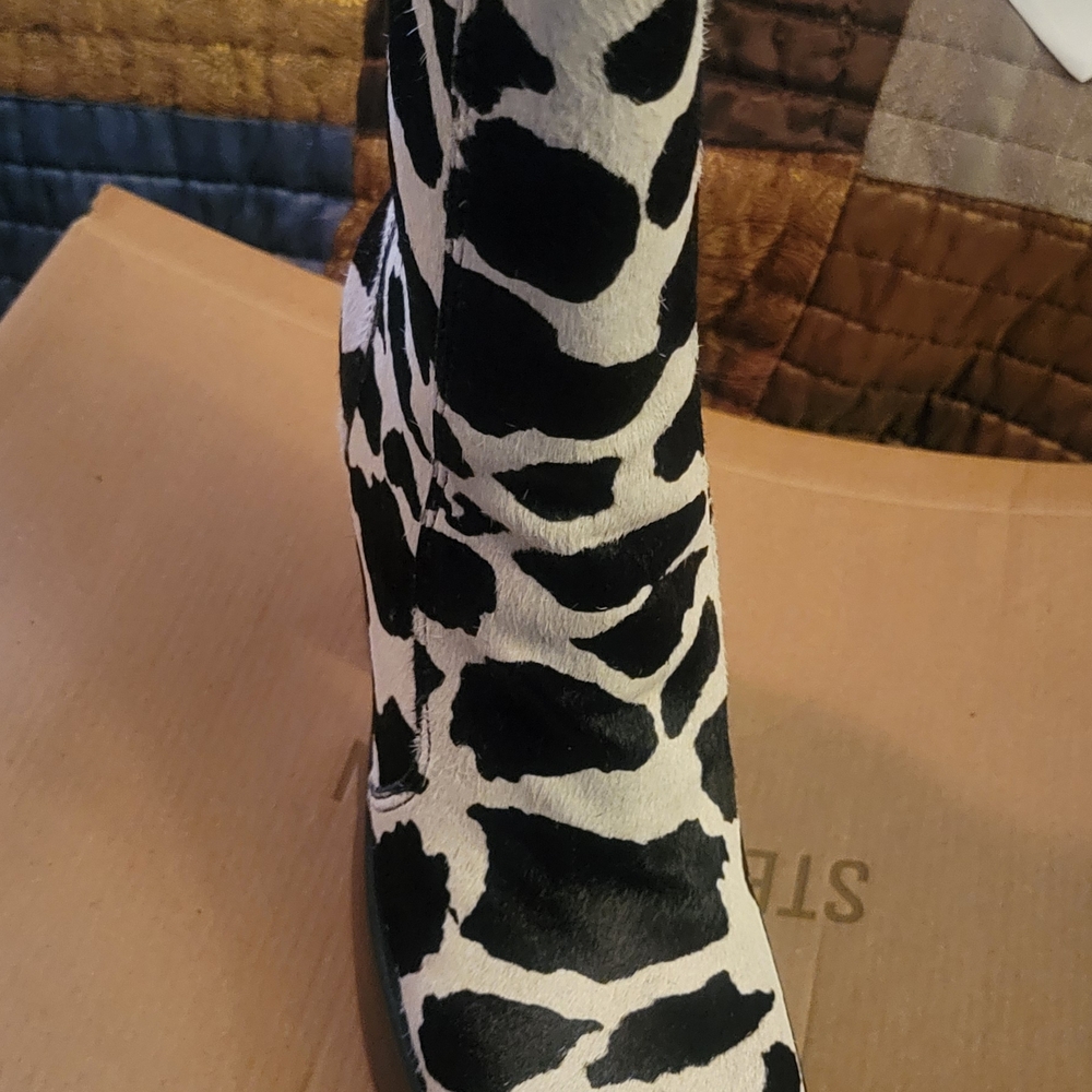 Stylish & Bold Cow Print Platform Boots - Picture 2 of 2